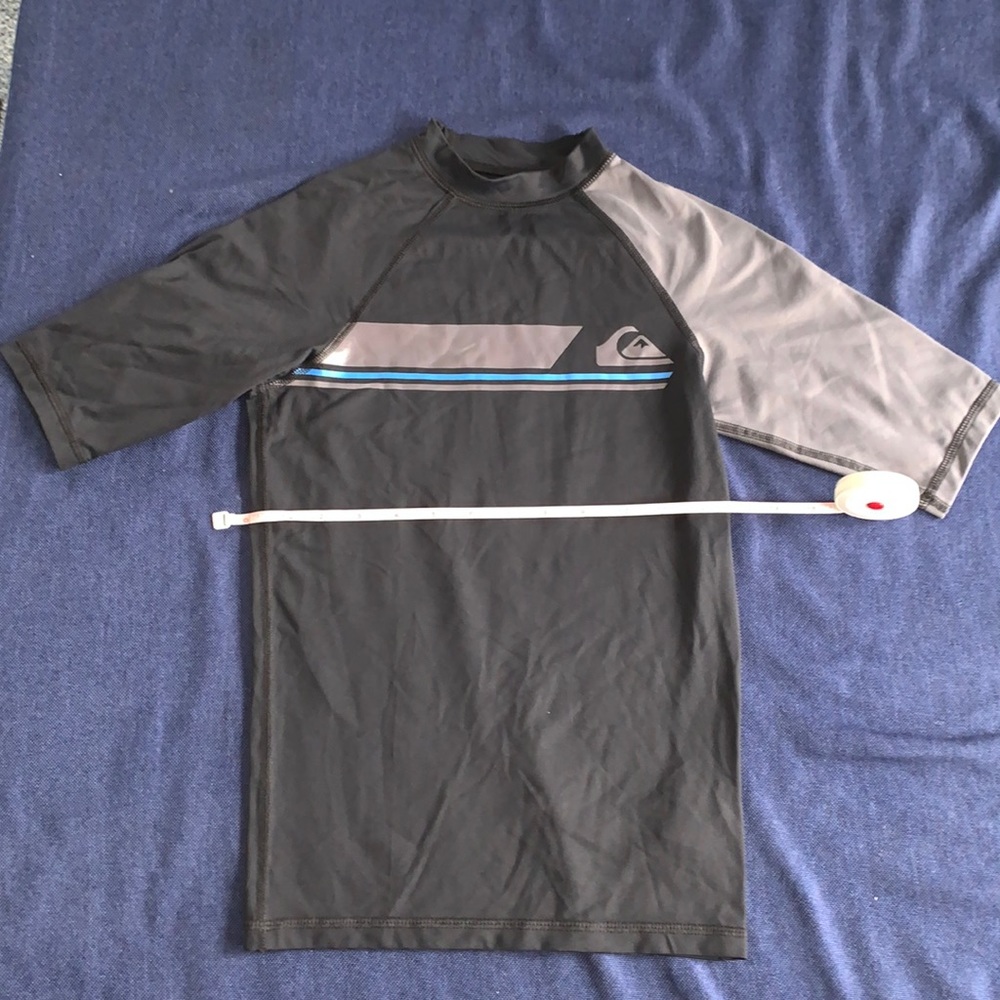 EUC Quicksilver mock neck swim shirt, size 14-large.